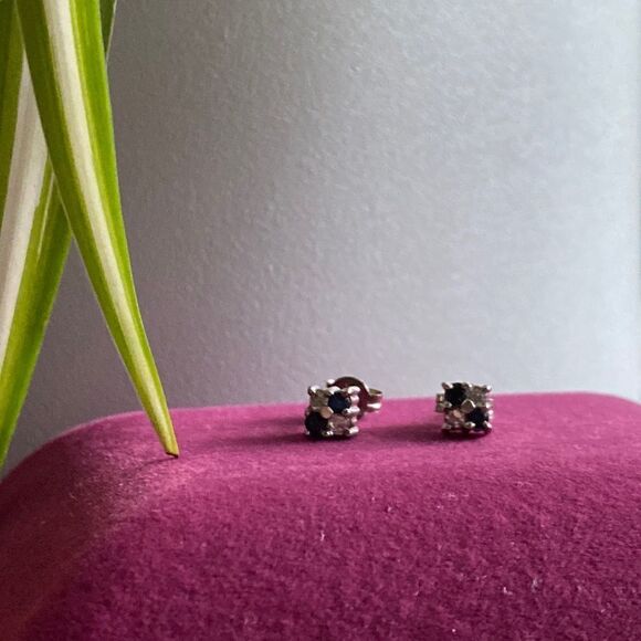 💛 14k White Gold Flower, Sapphire & Diamond Earrings - Picture 2 of 10